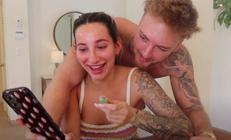 Antonija Mandir i chock efter Oliver Hunts nya tatuering Antonija Mandir i chock efter Oliver Hunts nya tatuering